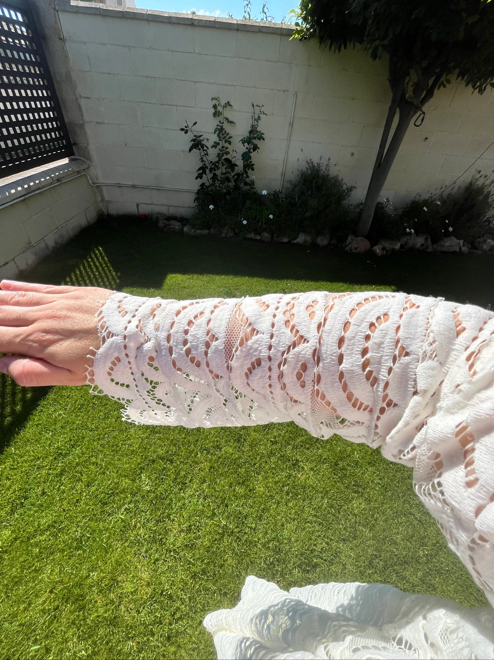 White dress – photo 6